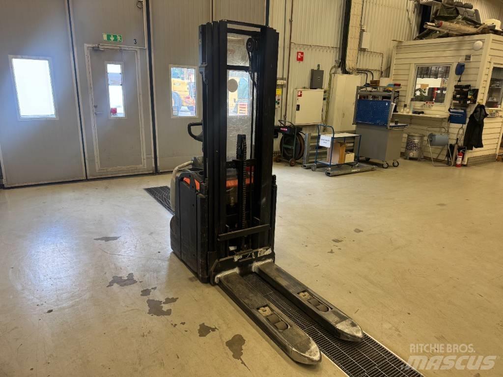 BT Toyota SPE 120 L Pedestrian stacker