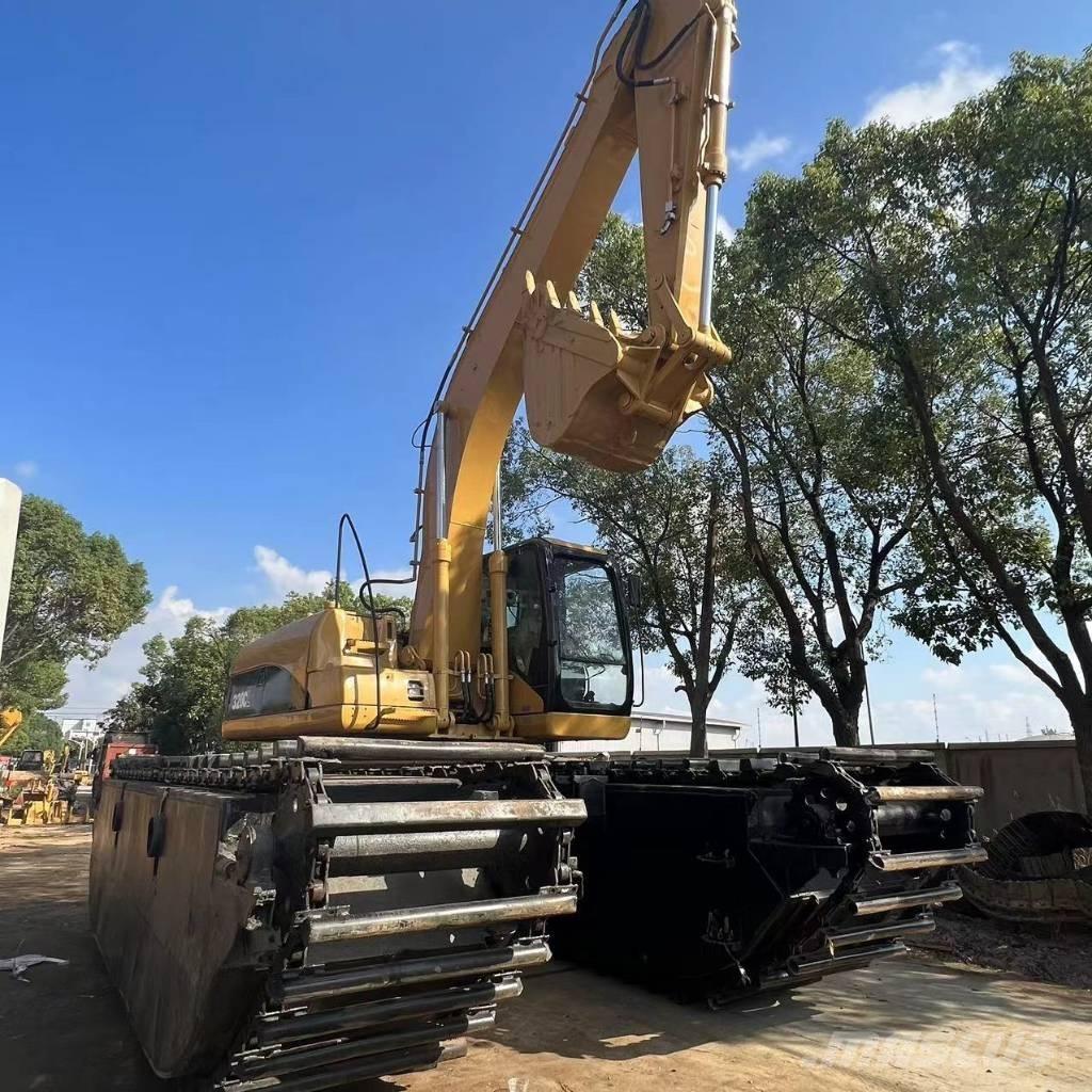 CAT 320 C Amphibious Excavators