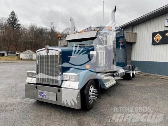 Kenworth W900 Conventional Trucks / Tractor Trucks