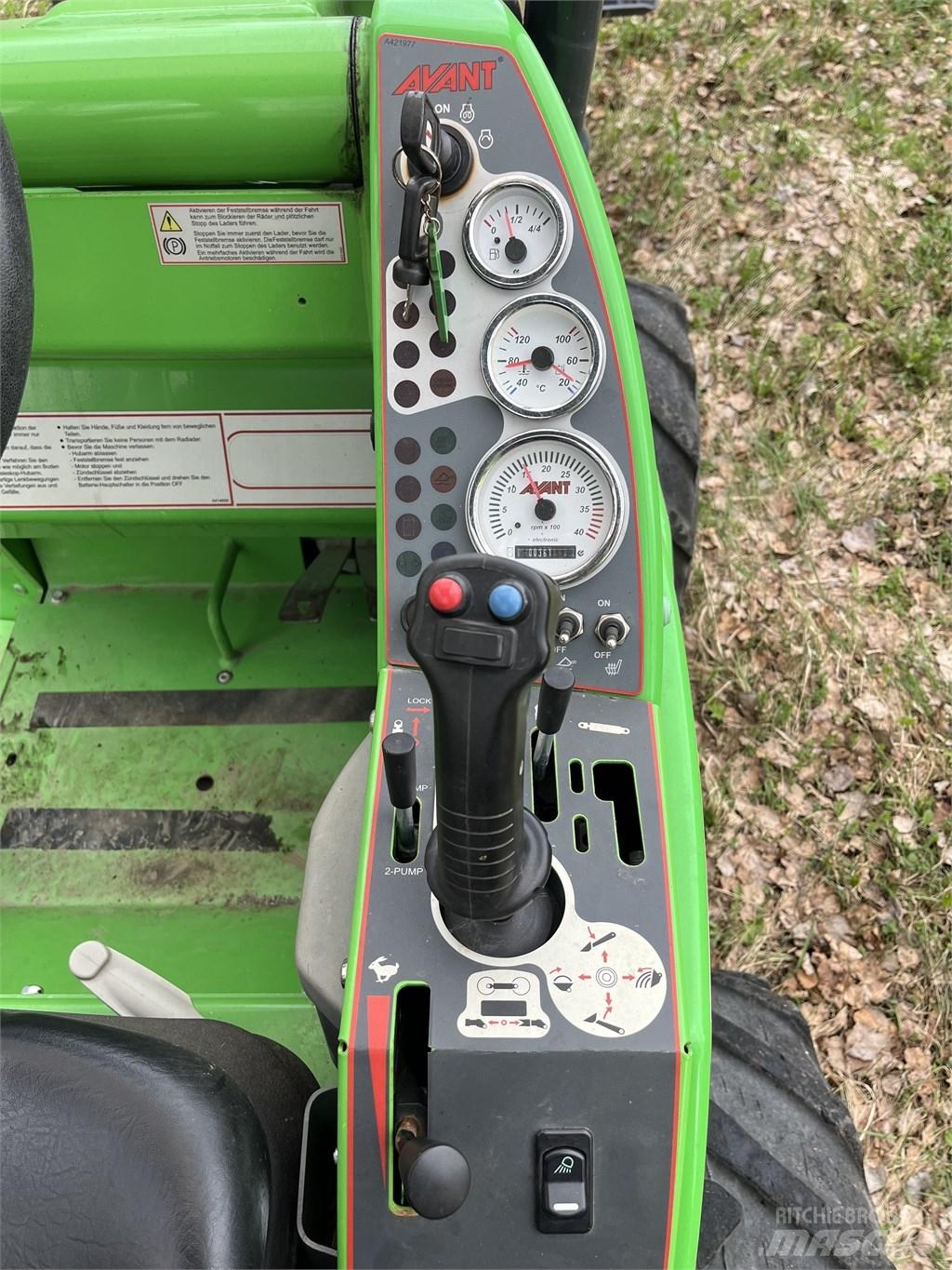 Avant M630 Mini Loader