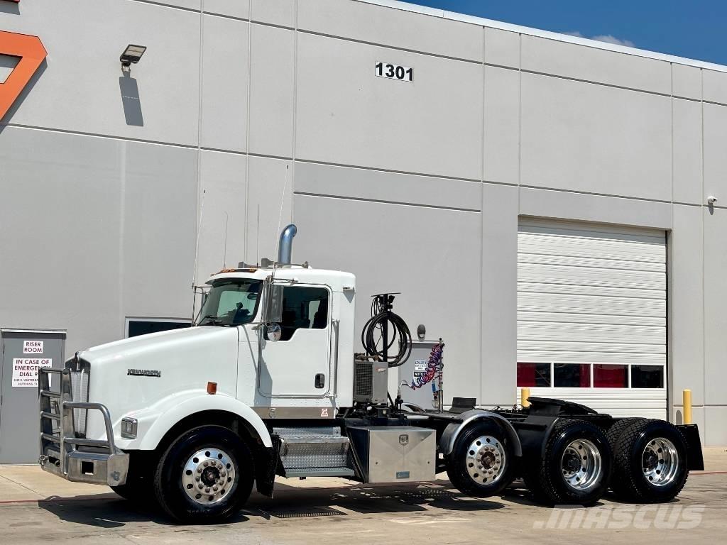 Kenworth T800 Conventional Trucks / Tractor Trucks