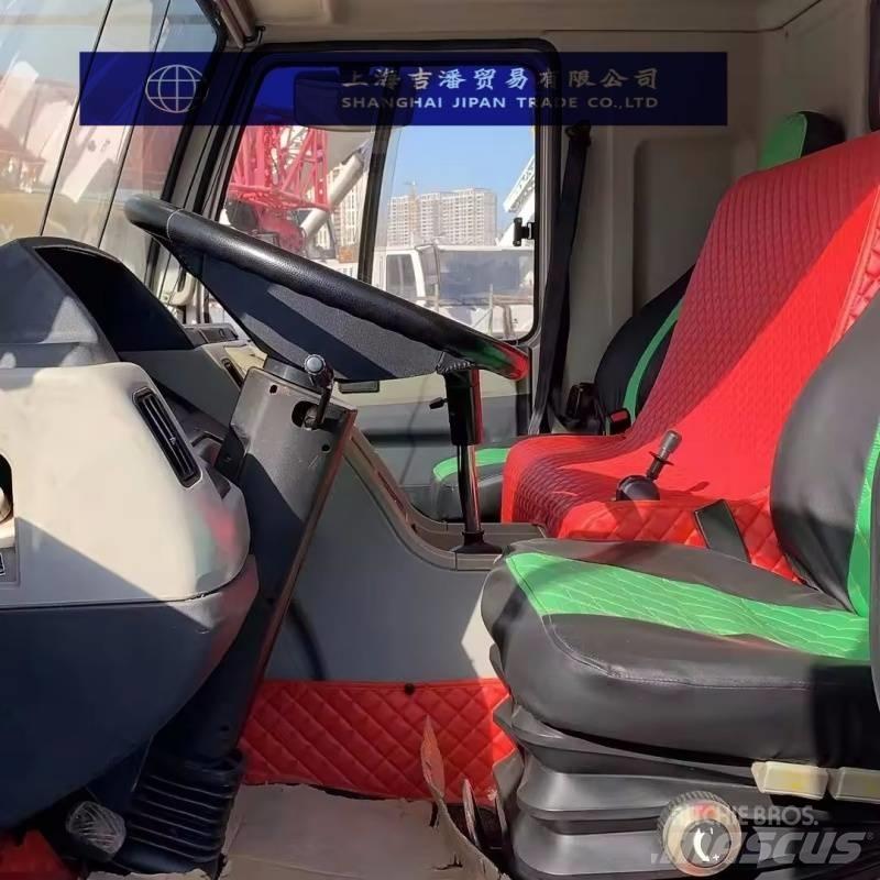 Zoomlion QY 30 V Mobile and all terrain cranes