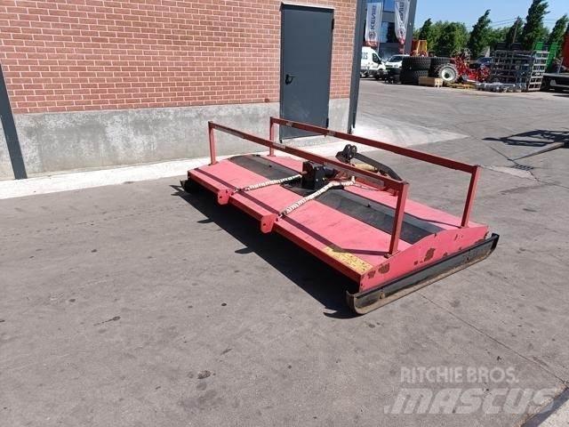 Peecon weidebloter Mowers