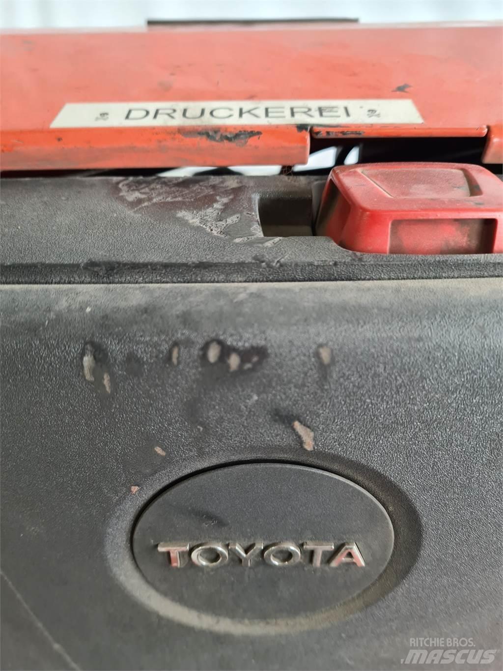 Toyota LWE 250 Low lifter