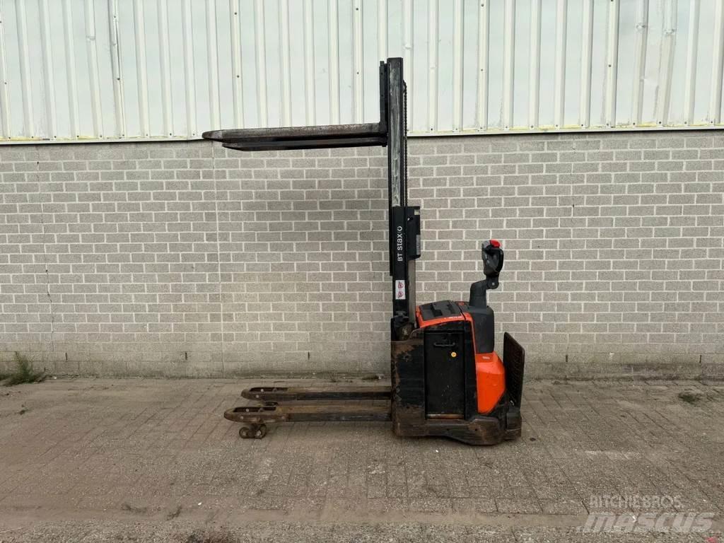 BT SWE200D Pedestrian stacker