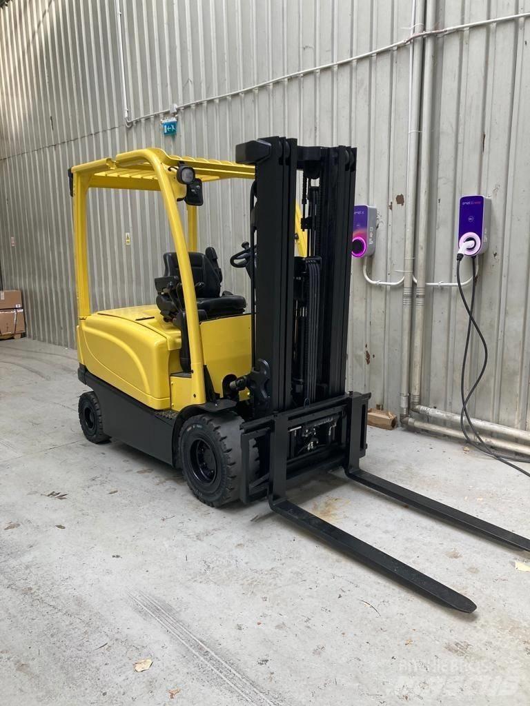 Hyster J2.5XN Electric Forklifts