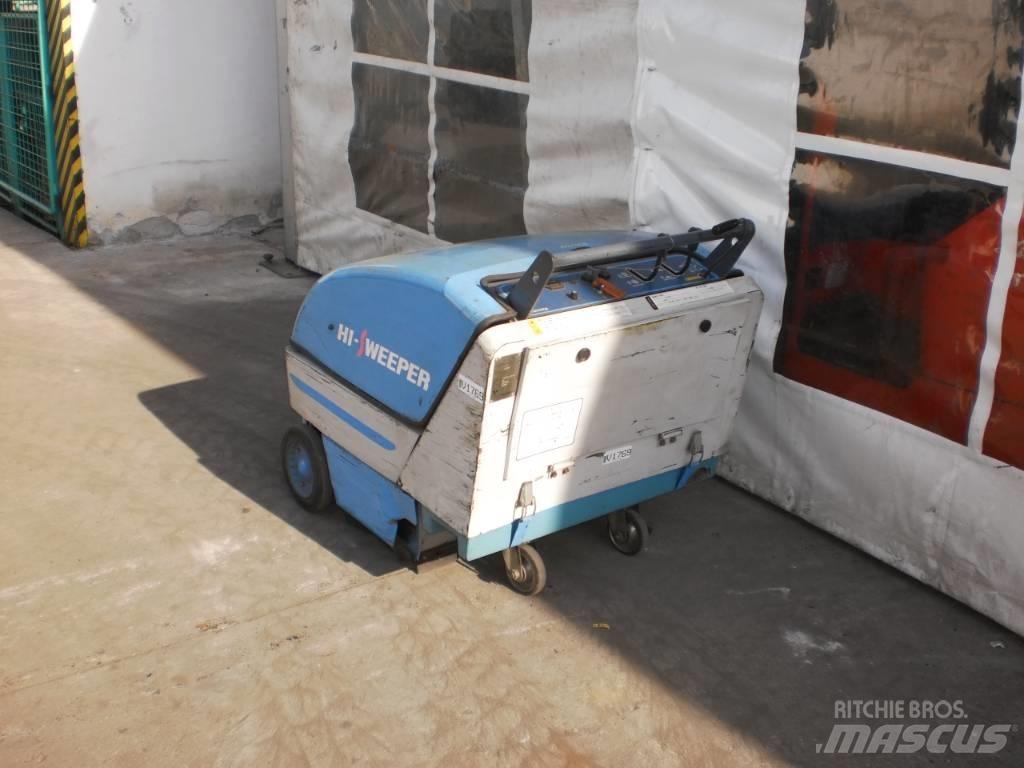 Toyota 4QBW9     V-1769 Other groundcare machines