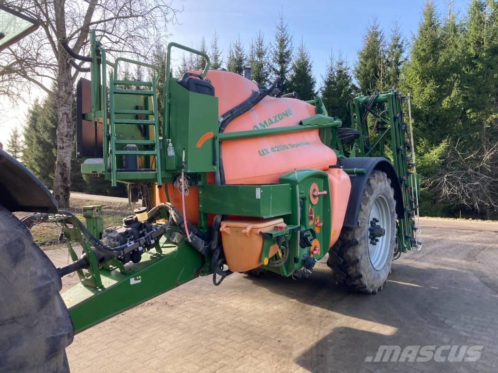 Amazone UX 4200 24 m Trailed sprayers