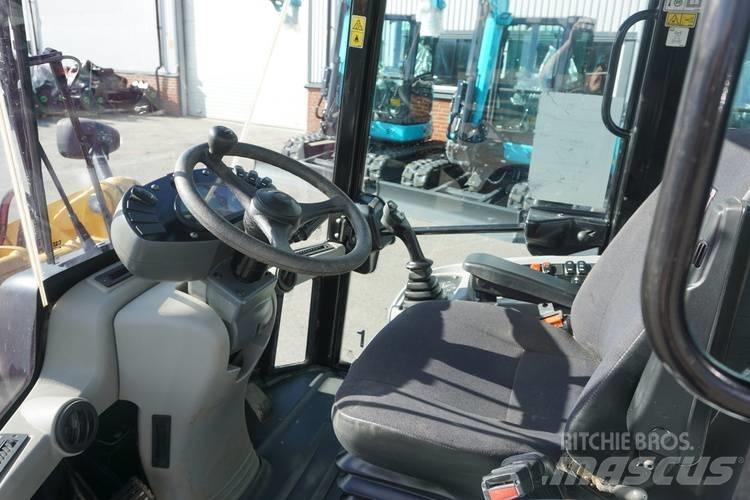 CAT 906M *Uthyres* Wheel Loaders