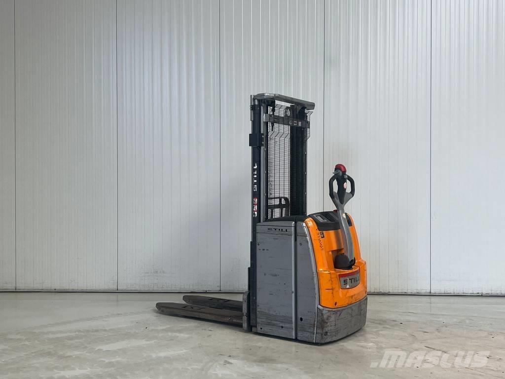 Still EXV16 Pedestrian stacker
