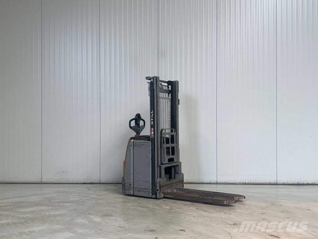 Still EXV16 Pedestrian stacker