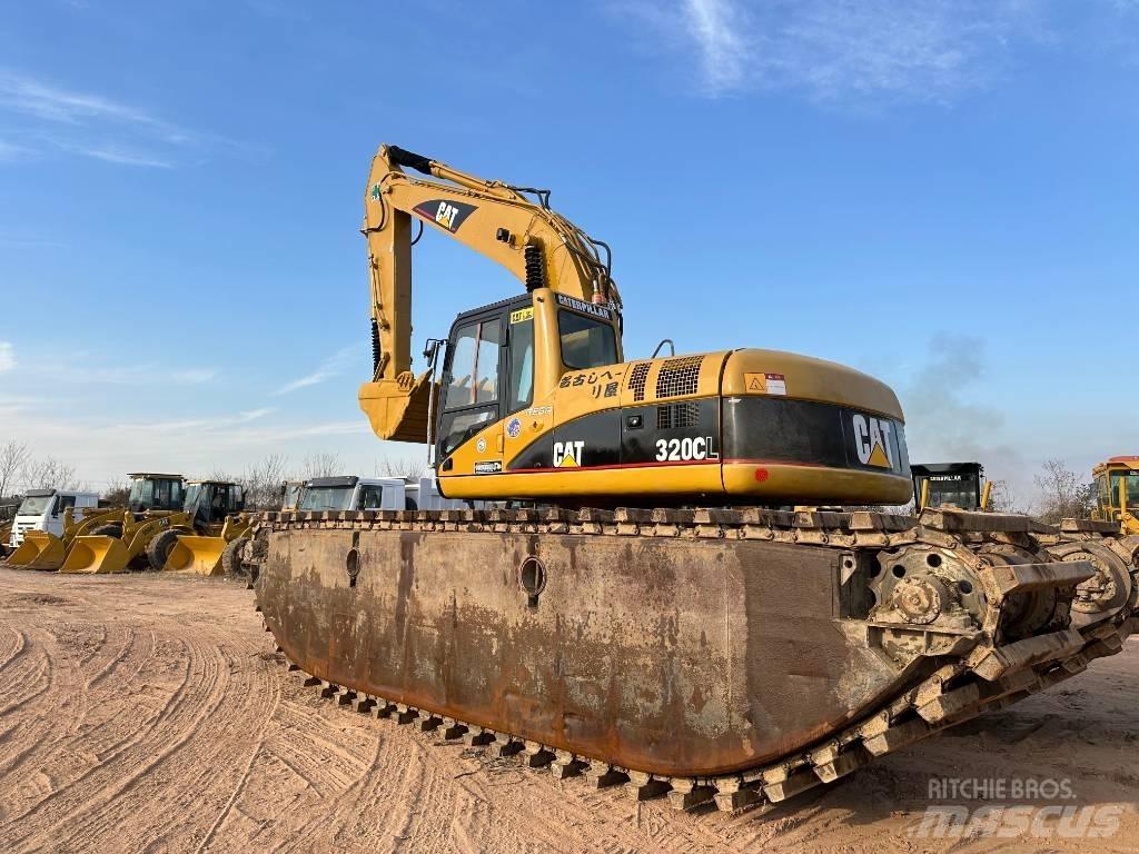 CAT 320 C L Amphibious Excavators