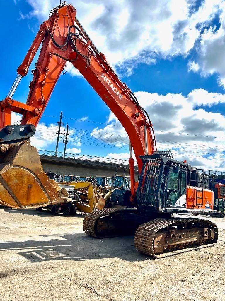 Hitachi 490 LCH-6 Crawler Excavators