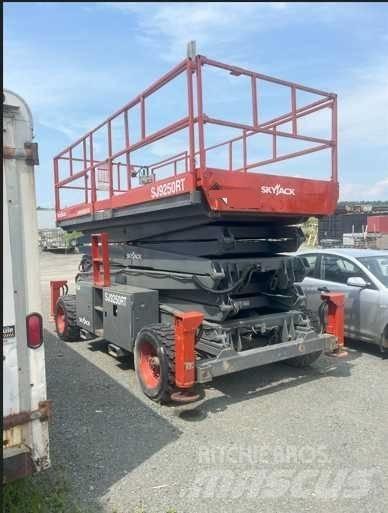 SkyJack SJ 9250 Scissor Lifts
