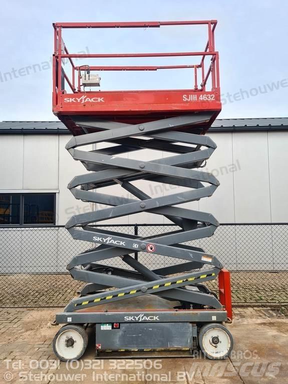 SkyJack SJ4632 Scissor Lifts
