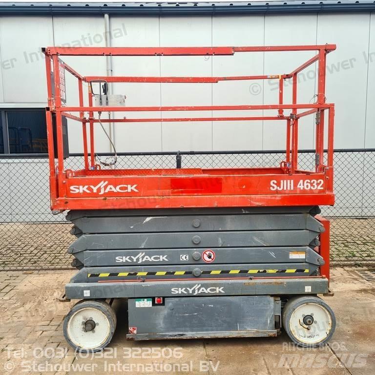 SkyJack SJ4632 Scissor Lifts