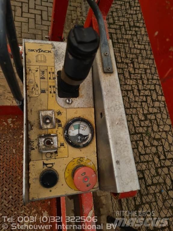 SkyJack SJ4632 Scissor Lifts