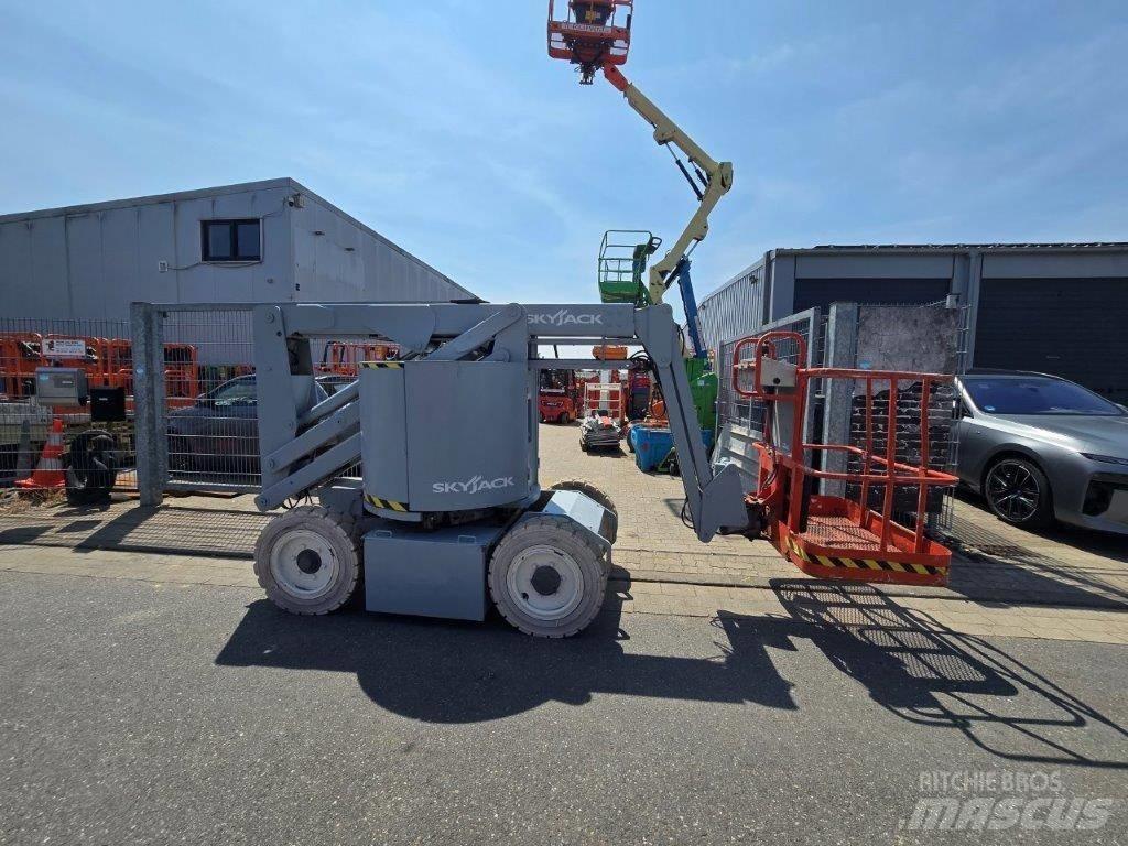 SkyJack SJKB 33 N Articulated boom lifts