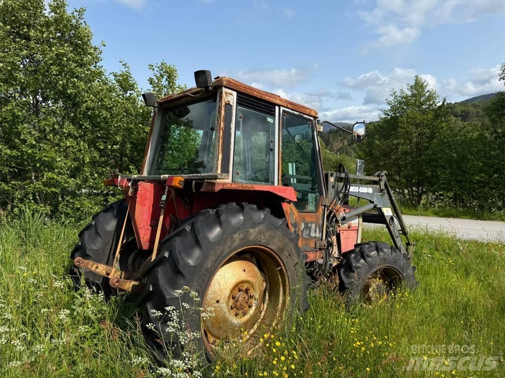 Massey Ferguson 675 Tractors