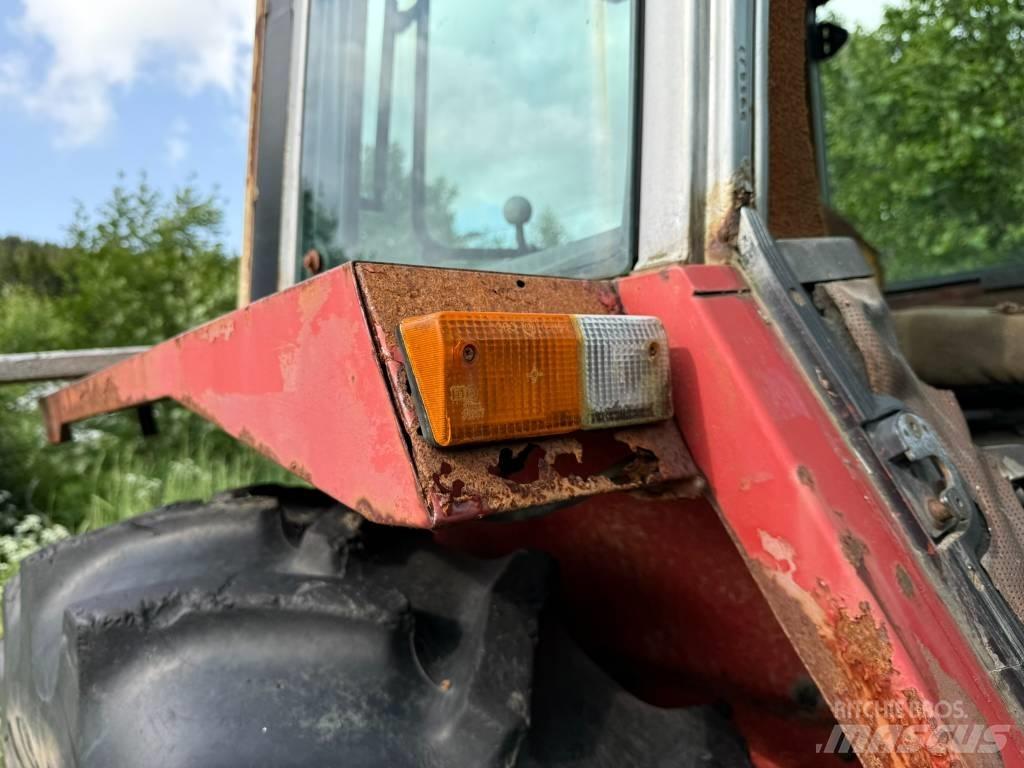 Massey Ferguson 675 Tractors