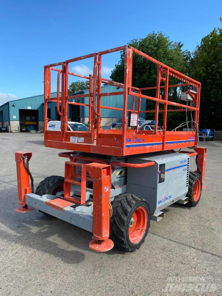 SkyJack SJ 6826 RT Scissor Lifts