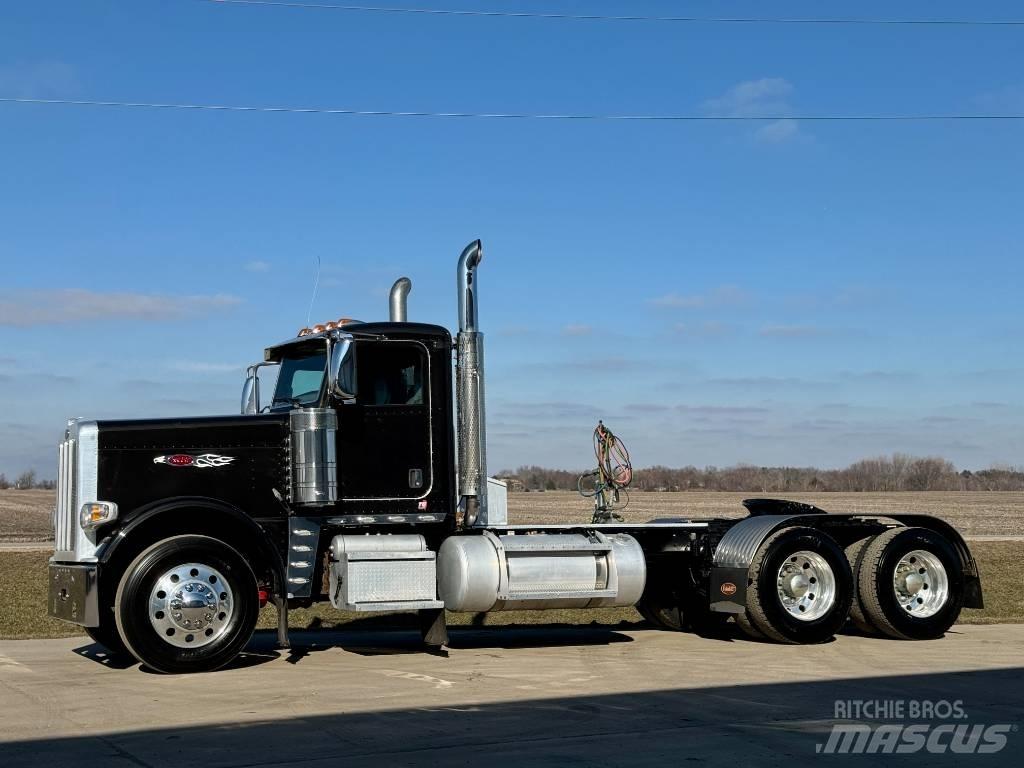 Peterbilt 389 Conventional Trucks / Tractor Trucks