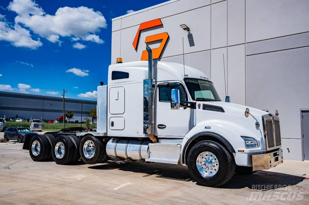 Kenworth T 880 Conventional Trucks / Tractor Trucks