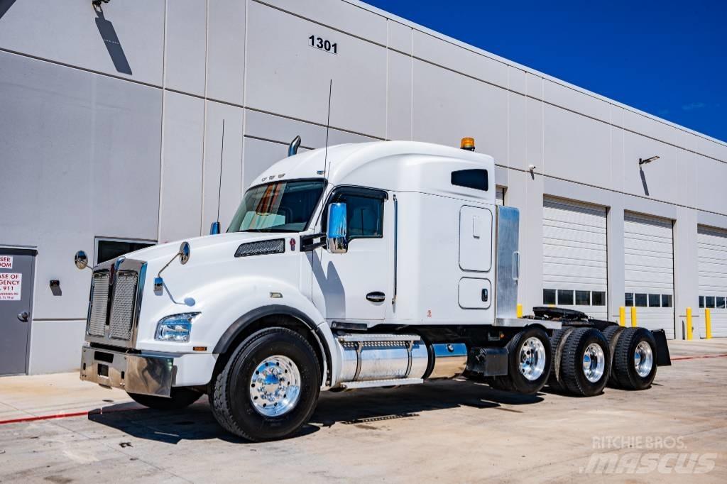 Kenworth T 880 Conventional Trucks / Tractor Trucks