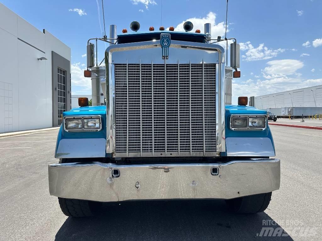 Kenworth W 900 Conventional Trucks / Tractor Trucks