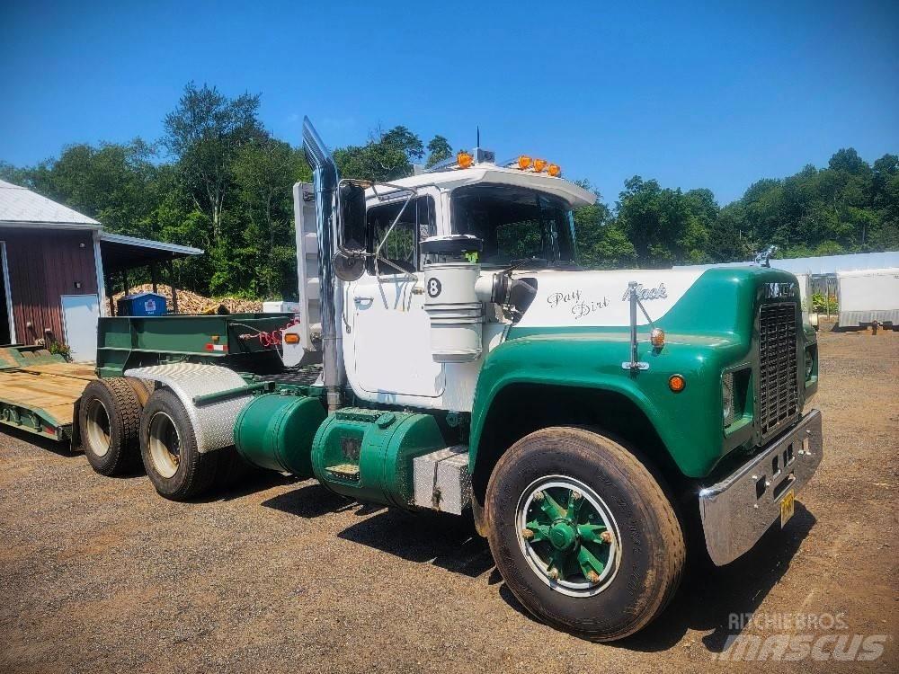 Mack R 688 ST Conventional Trucks / Tractor Trucks