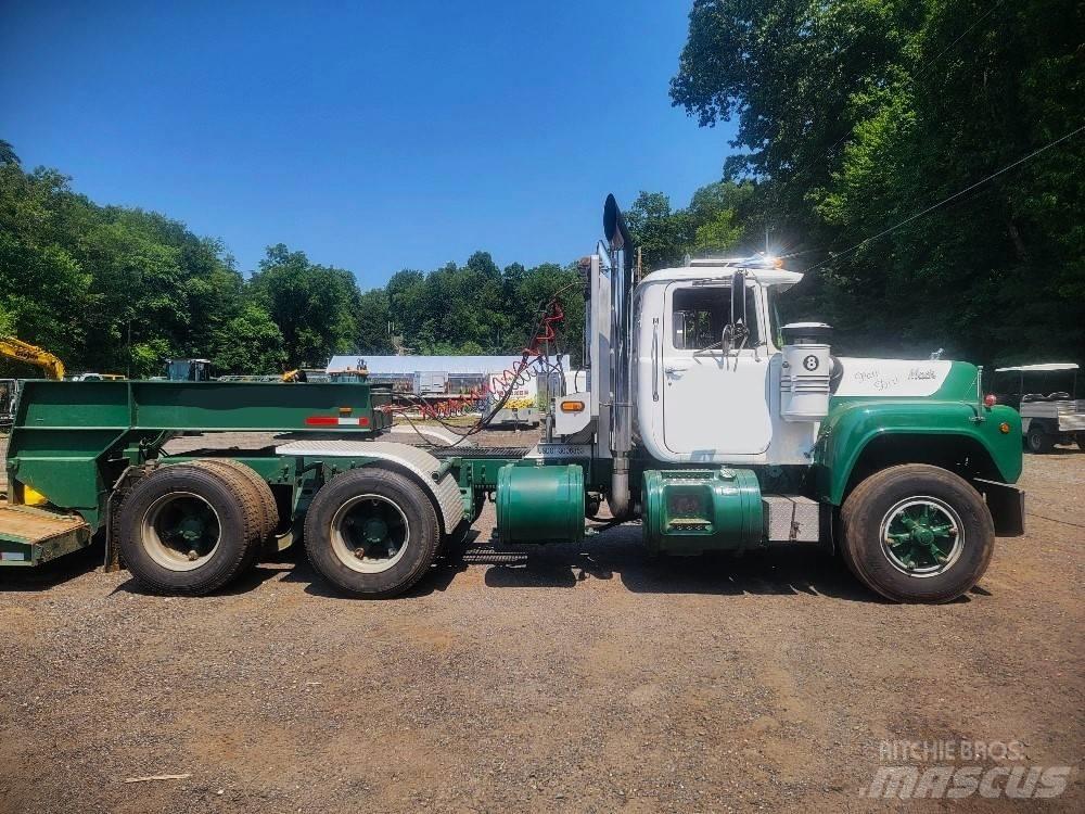 Mack R 688 ST Conventional Trucks / Tractor Trucks