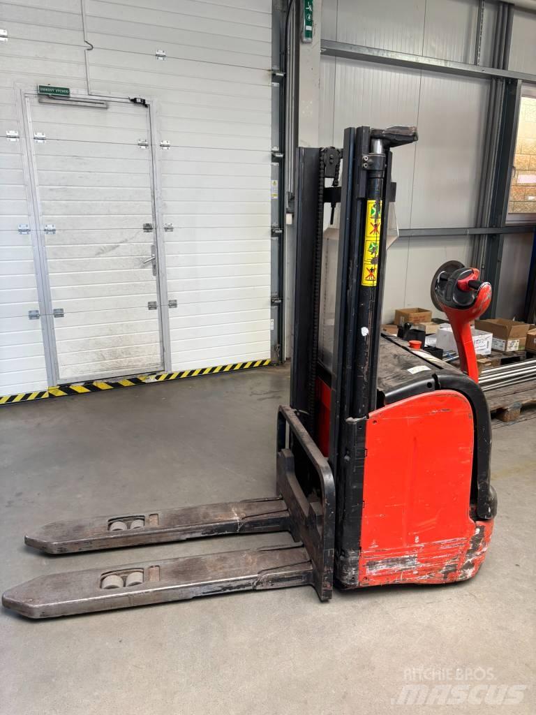 Linde L16 Pedestrian stacker
