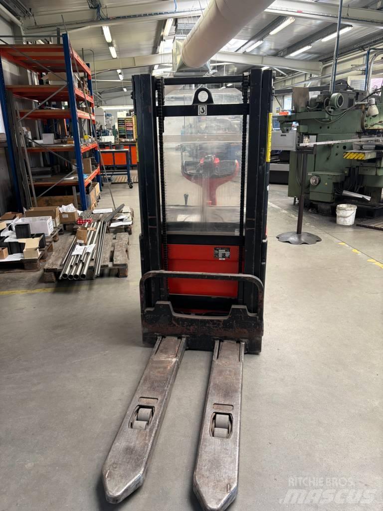 Linde L16 Pedestrian stacker