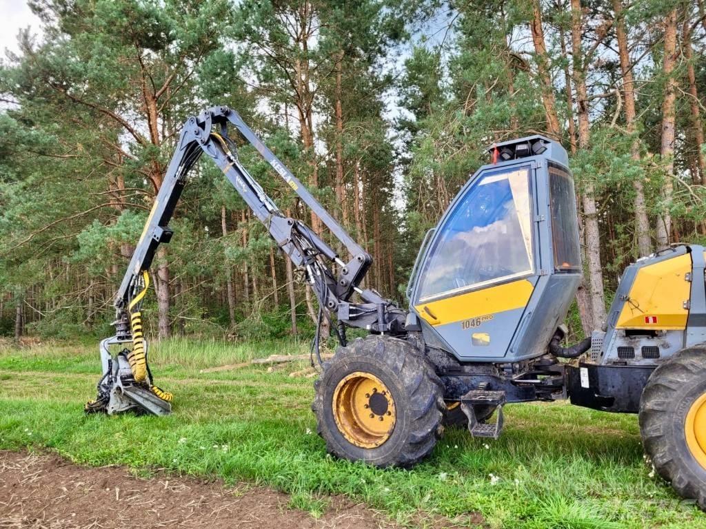 Sampo-Rosenlew 1046 Harvesters