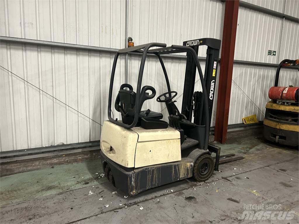 Crown SC3013 Electric Forklifts