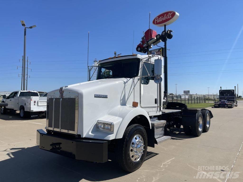 Kenworth T 800 Conventional Trucks / Tractor Trucks