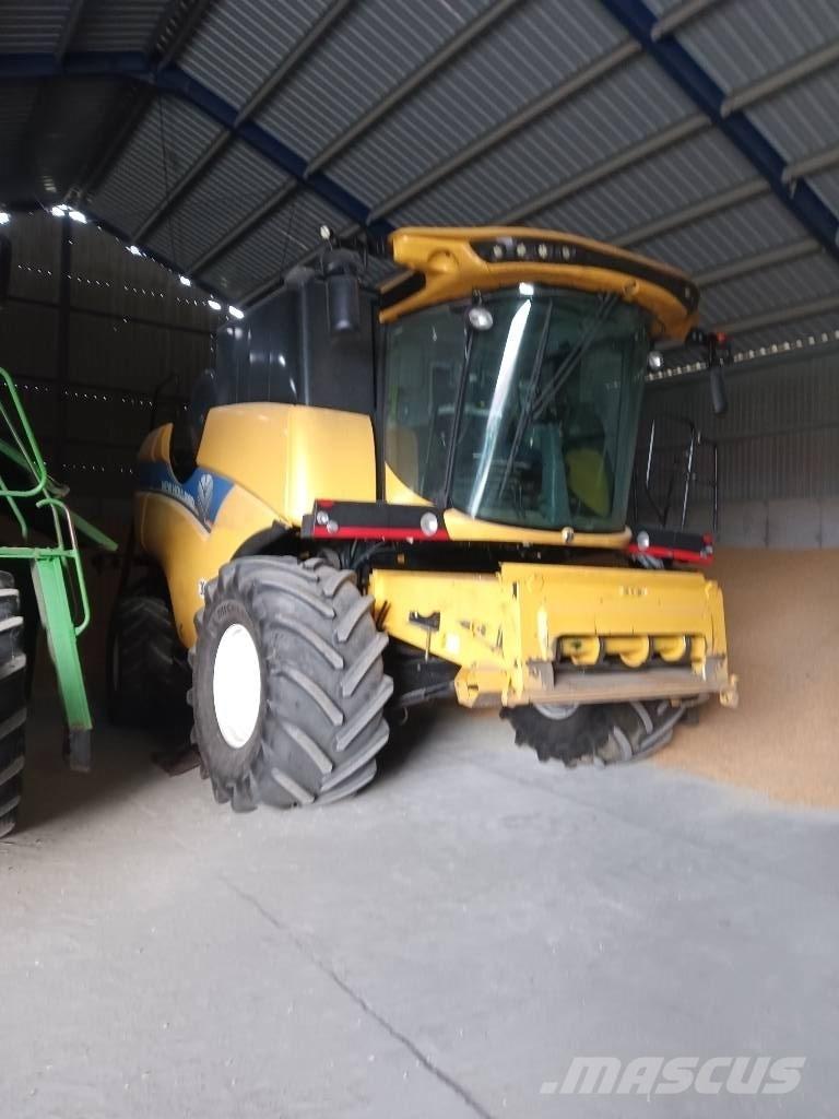 New Holland Cx 6.90 Combine Harvesters