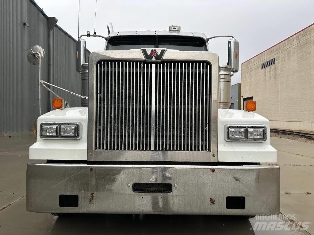 Western Star 4900 SF Conventional Trucks / Tractor Trucks