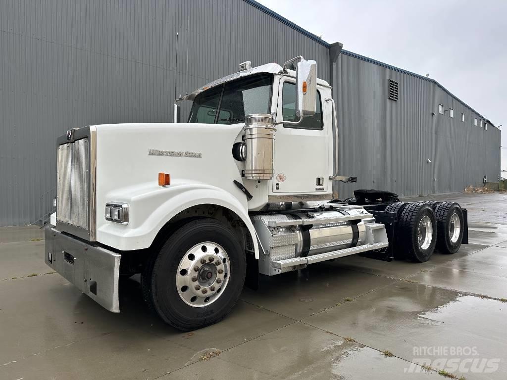 Western Star 4900 SF Conventional Trucks / Tractor Trucks