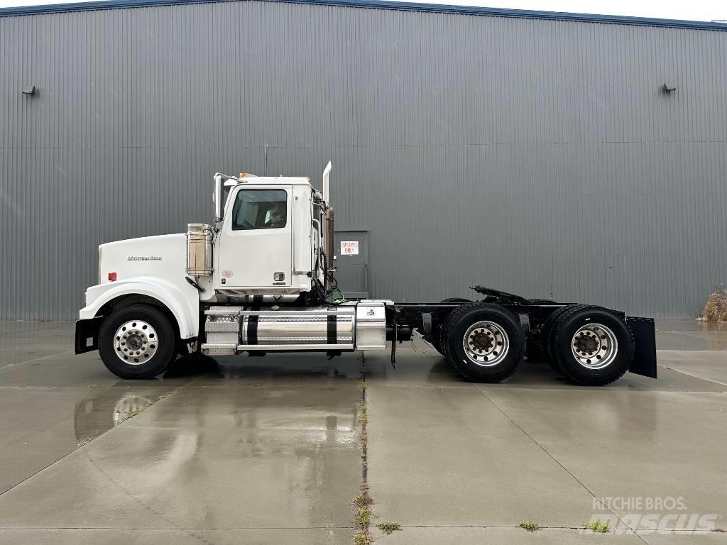 Western Star 4900 SF Conventional Trucks / Tractor Trucks