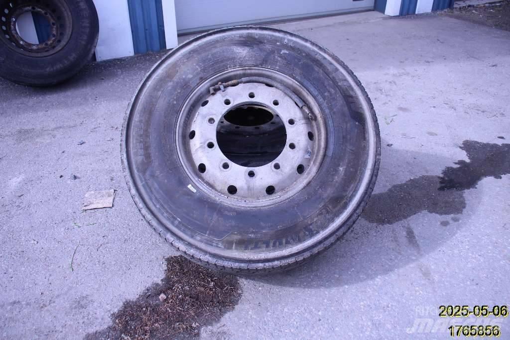  Entreprenad Däck Tires, wheels and rims