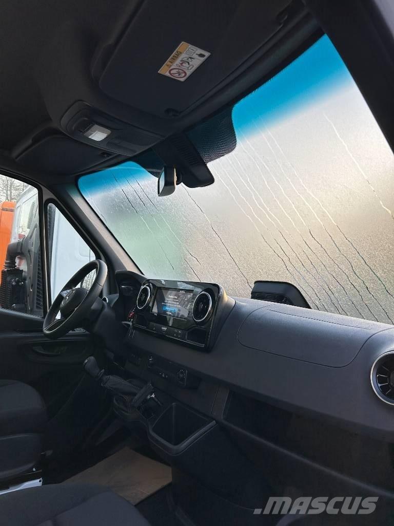 VERSALIFT V-200 Truck Mounted Aerial Platforms