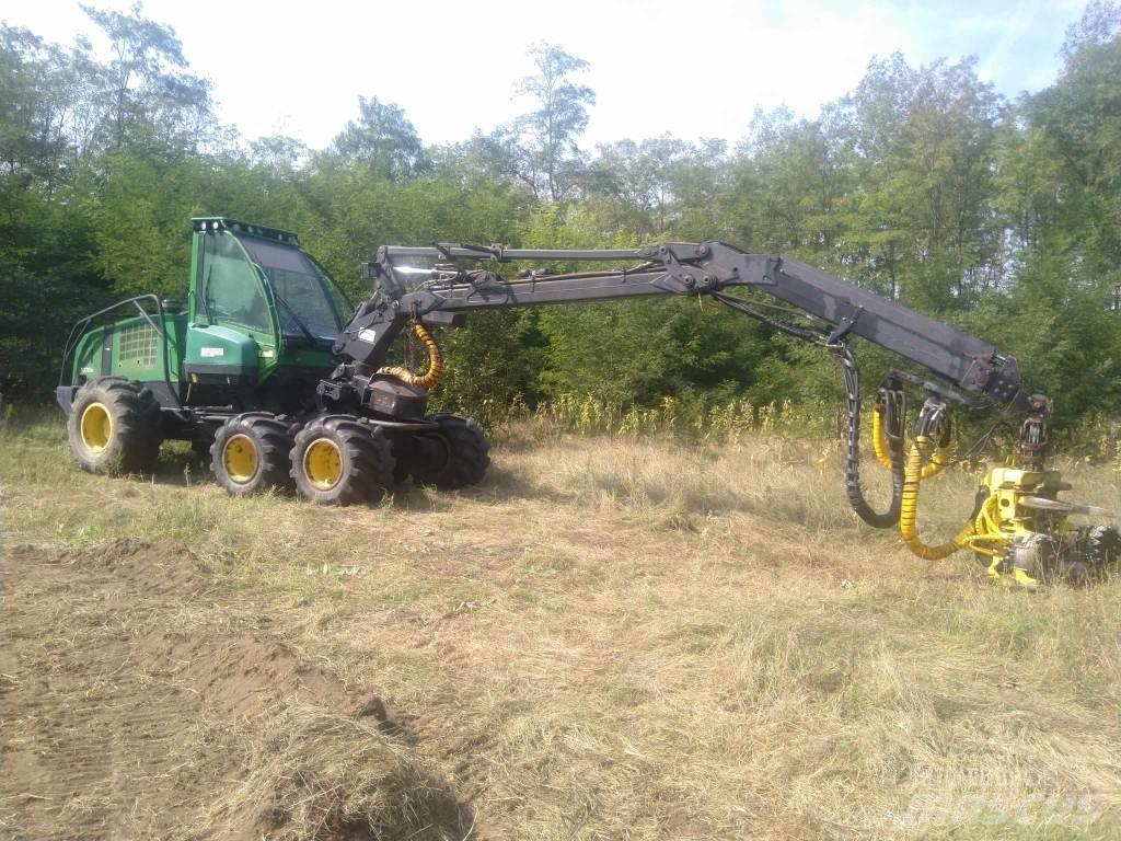 John Deere 1070 D Harvesters