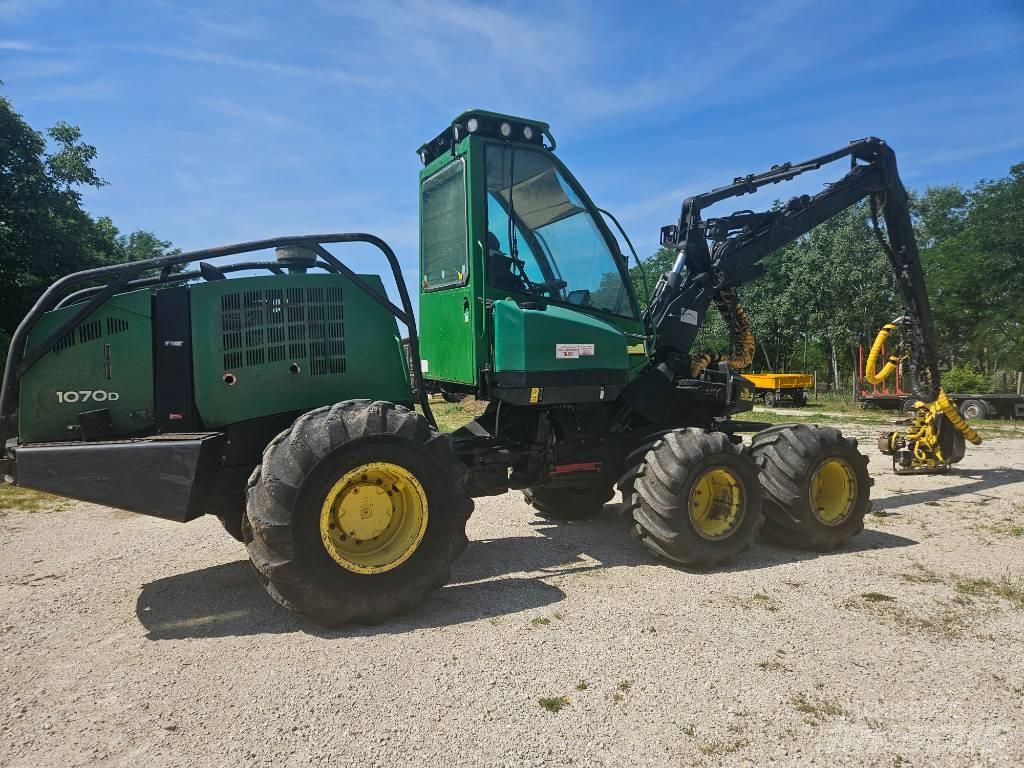 John Deere 1070 D Harvesters