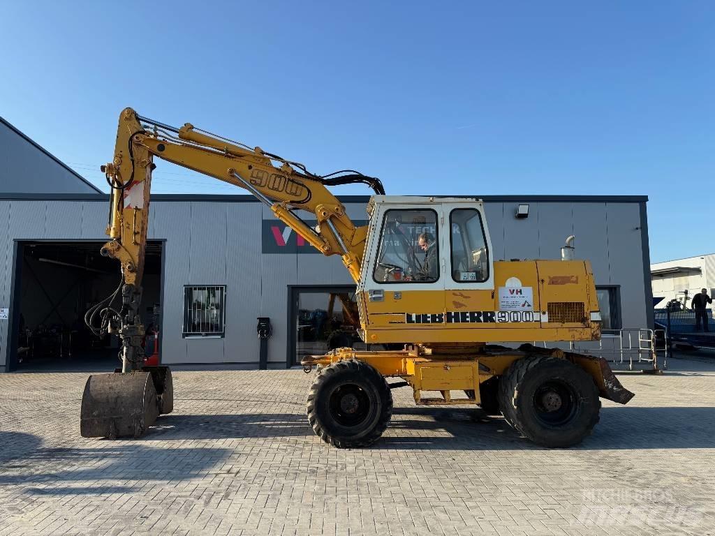 Liebherr A 900 C Wheeled Excavators