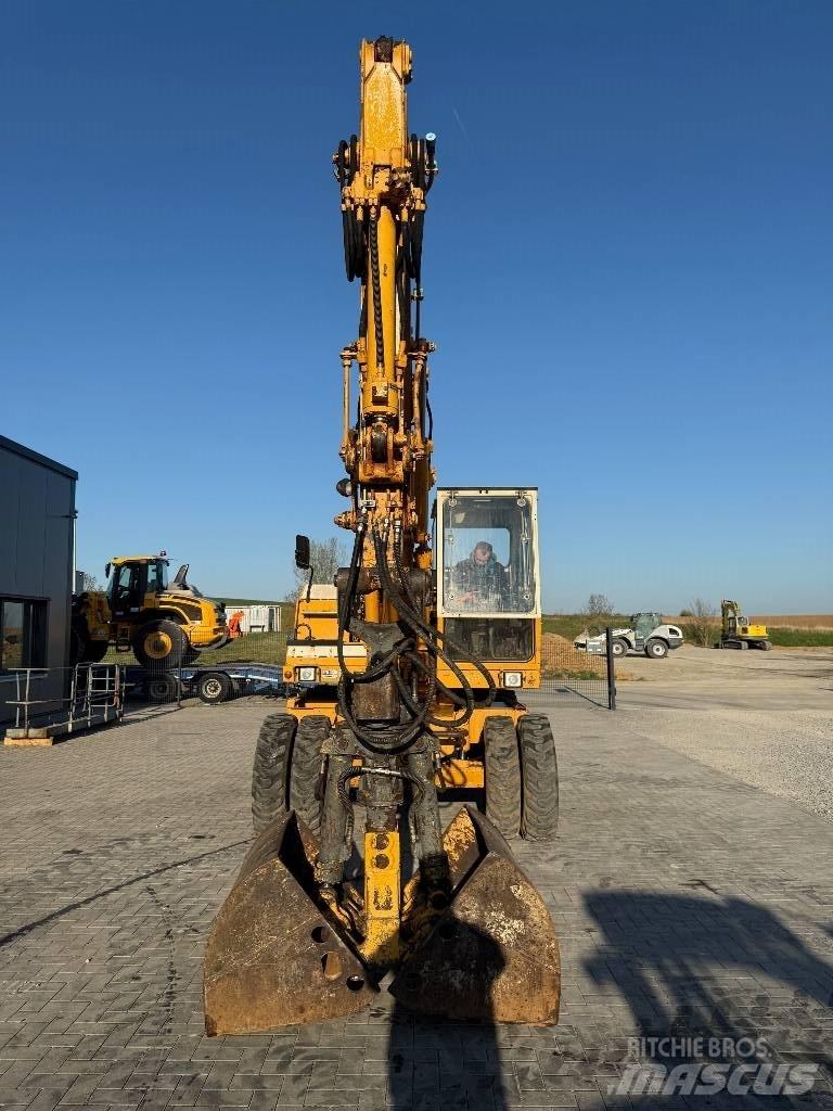 Liebherr A 900 C Wheeled Excavators