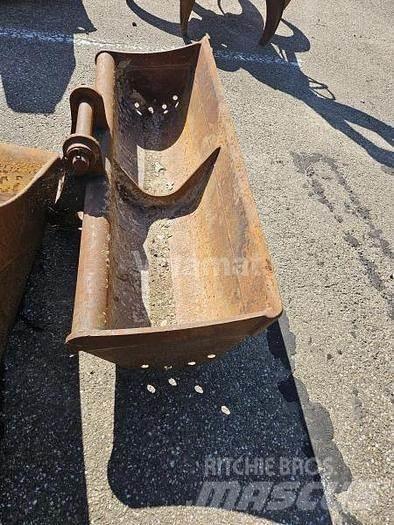 CAT 428D Buckets