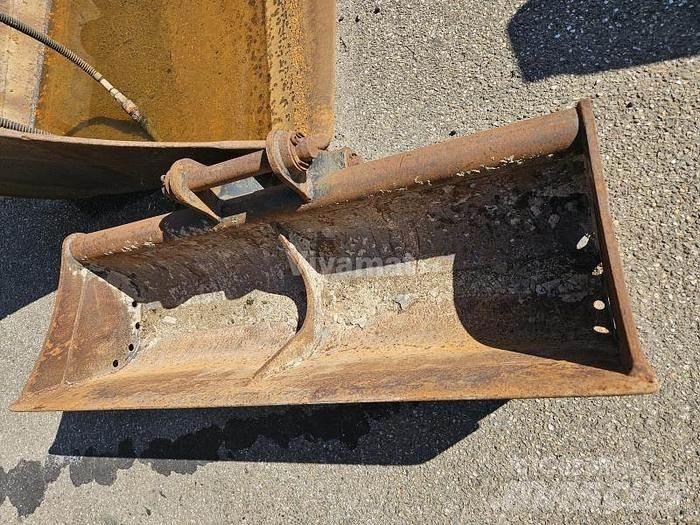 CAT 428D Buckets