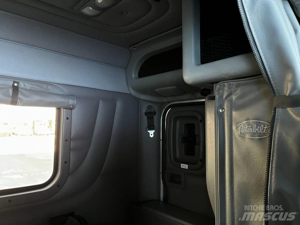 Peterbilt 389 Conventional Trucks / Tractor Trucks