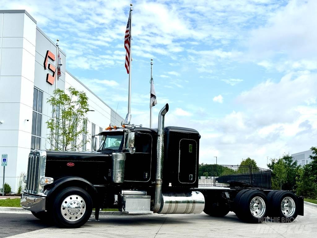 Peterbilt 389 Conventional Trucks / Tractor Trucks